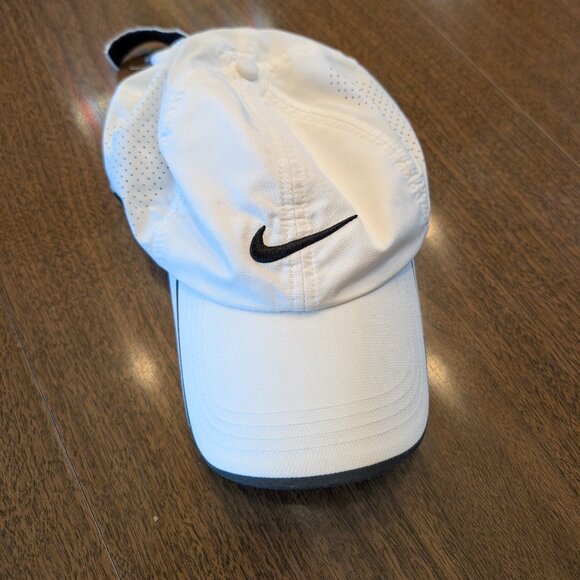 Nike Golf Hat - Picture 1 of 4